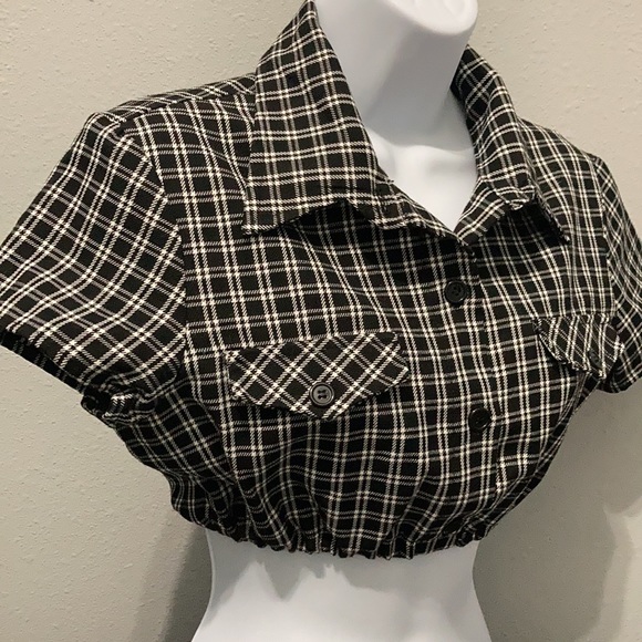 💗Plaid Crop Top - Picture 2 of 6